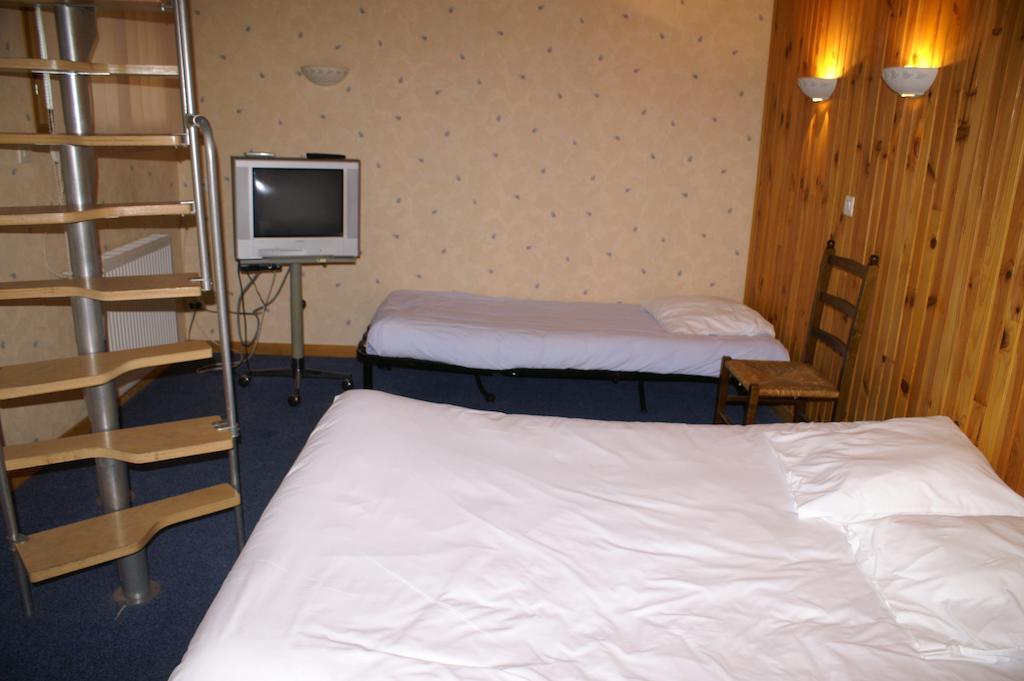Hotel Celeste Bagneres-de-Luchon Room photo